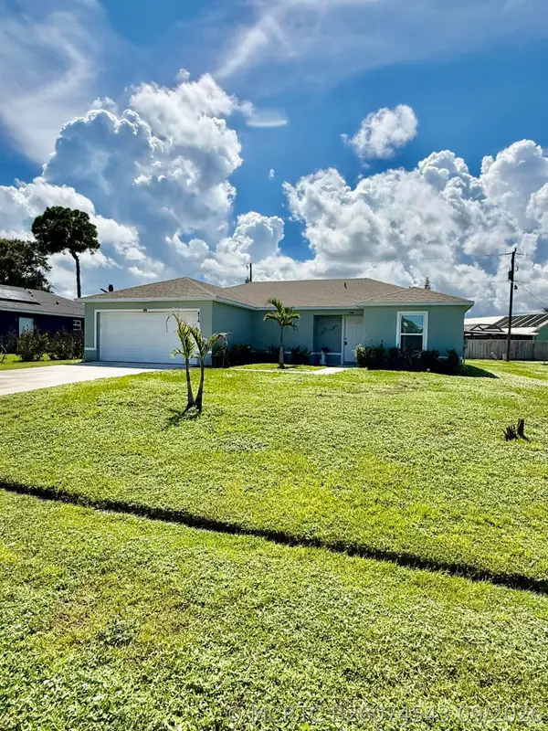 474 NE Mainsail Street, Port St Lucie, FL 34983