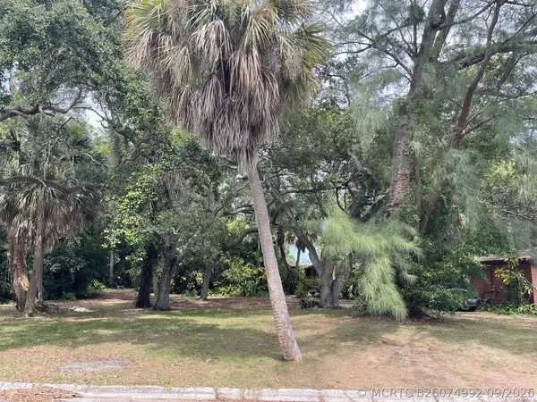 806 S Lakeside Drive, Lake Worth Beach, FL 33460