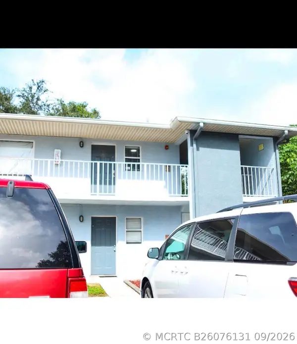 605 Ixoria Avenue #Unit 21, Fort Pierce, FL 34982