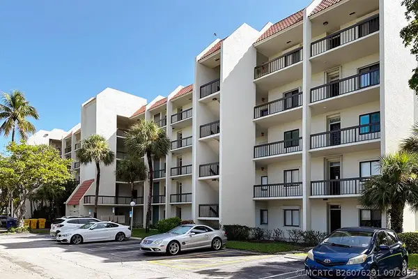 3000 Presidential Way #Apt 106, West Palm Beach, FL 33401