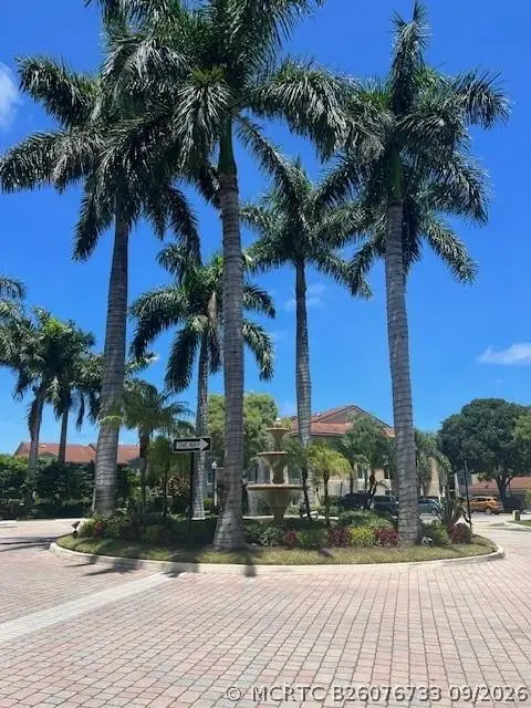 201 Villa Circle #201, Boynton Beach, FL 33435