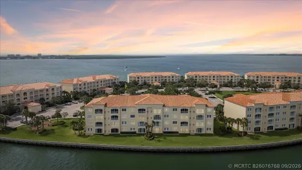 19 Harbour Isle Drive W #202, Fort Pierce, FL 34949