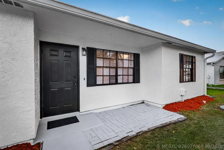 2557 SE Robin Circle, Port Saint Lucie, FL 34952 - #2