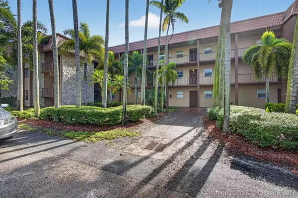 120 Sparrow Drive #304, Royal Palm Beach, FL 33411