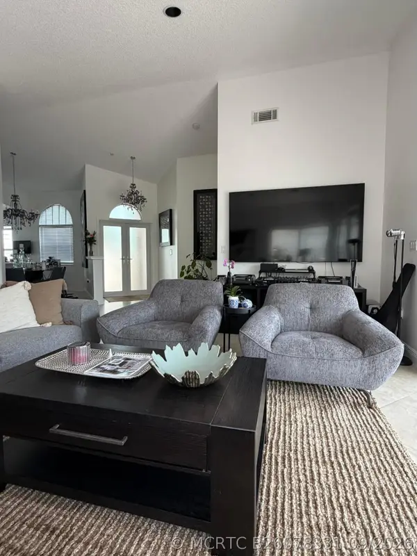 1101 Wilshire Circle E, Pembroke Pines, FL 33027