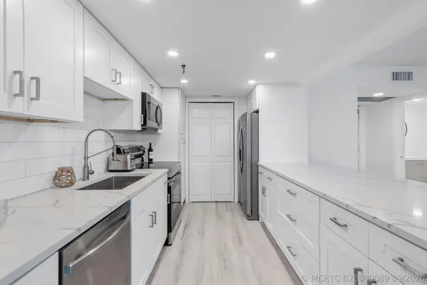 859 Jeffery Street #212, Boca Raton, FL 33487