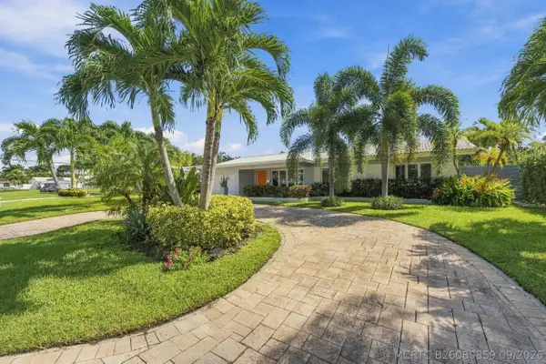 4230 NE 19th Avenue, Oakland Park, FL 33308