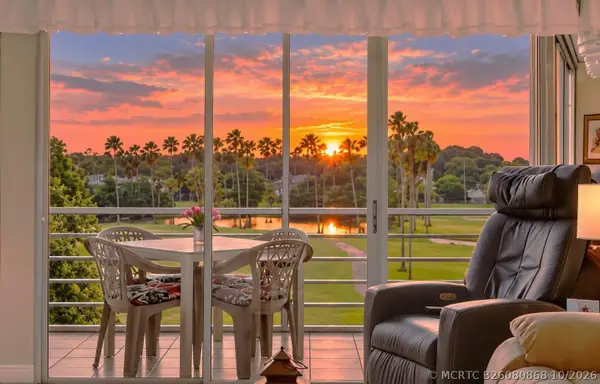 3871 Via Poinciana #407, Lake Worth, FL 33467
