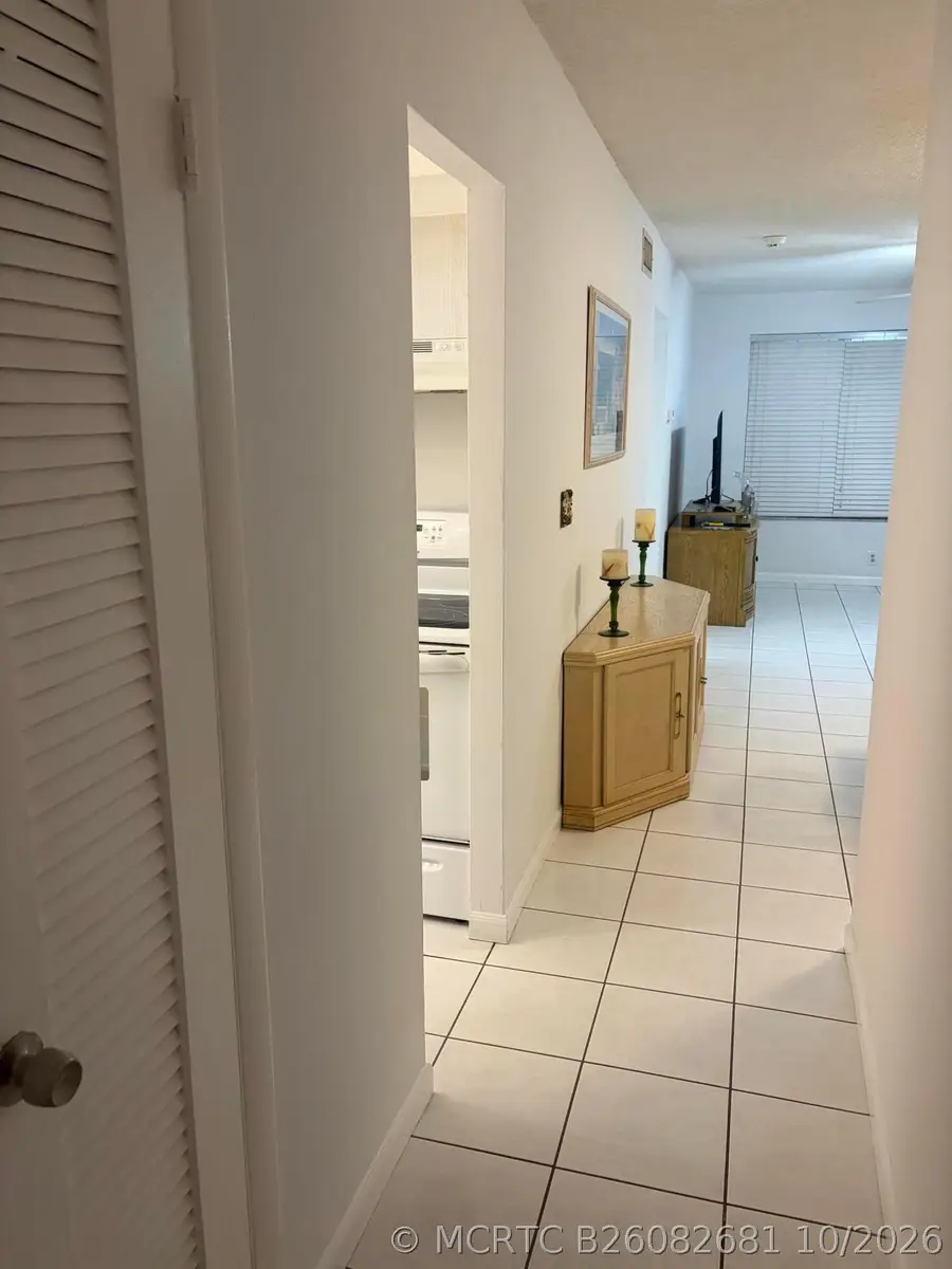 2400 NE 33rd Avenue #202, Fort Lauderdale, FL 33305 - #3
