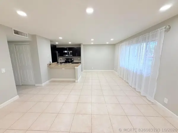 907 Meadows Circle, Boynton Beach, FL 33436