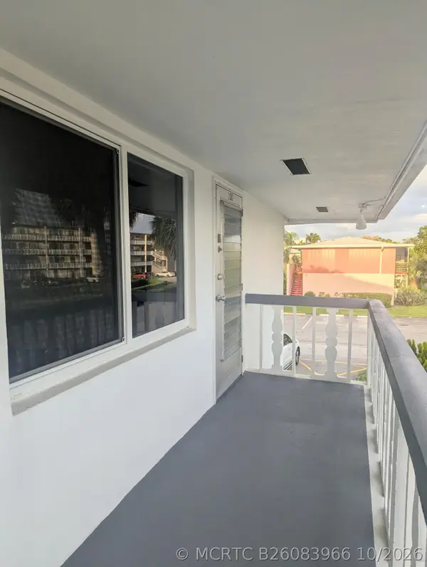 100 Kingswood E, West Palm Beach, FL 33417
