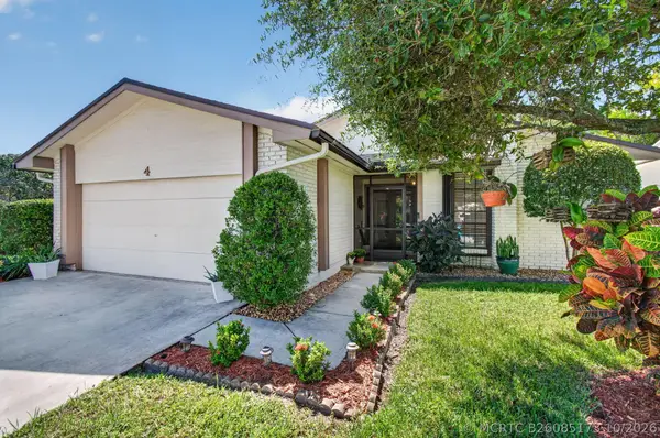 4 Fawlkland Circle, Boynton Beach, FL 33426