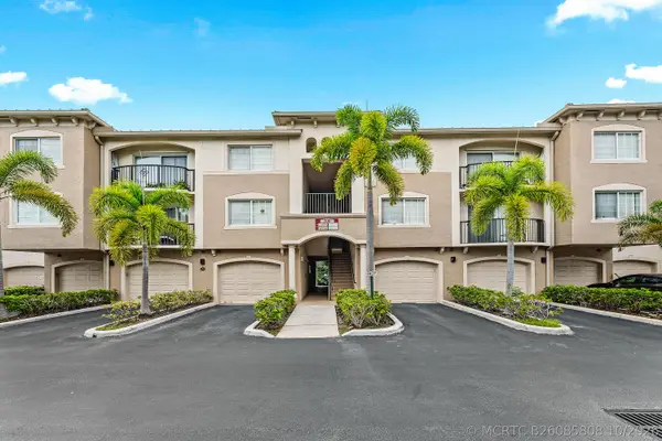 200 Crestwood Court N #211, Royal Palm Beach, FL 33411