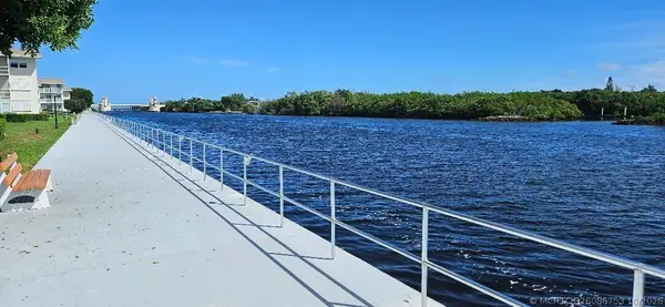 800 W Horizons W #104, Boynton Beach, FL 33435
