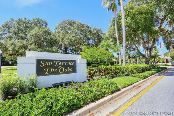 8701 Chapman Oak Court, Palm Beach Gardens, FL 33410