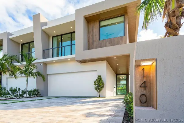 140 NE Wavecrest Way, Boca Raton, FL 33432