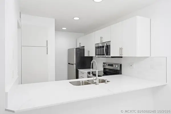 3402 Gardens E Drive, Palm Beach Gardens, FL 33410