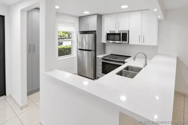 3121 NW 47th Avenue #109, Lauderdale Lakes, FL 33319
