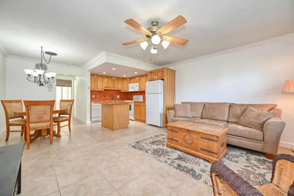 102 Coventry E, West Palm Beach, FL 33417