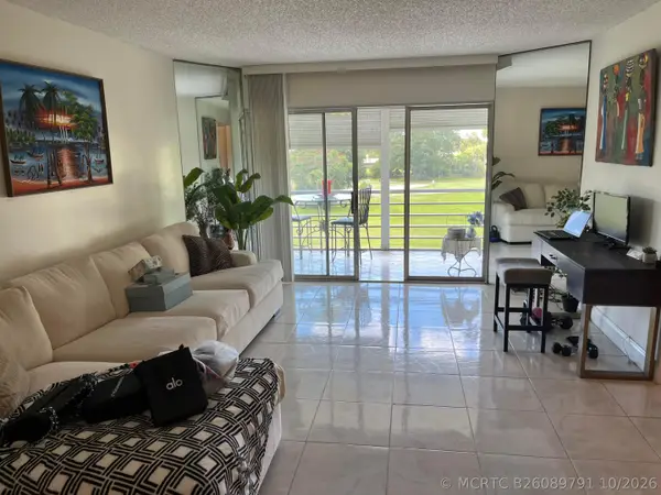 3871 Via Poinciana #402, Lake Worth, FL 33467