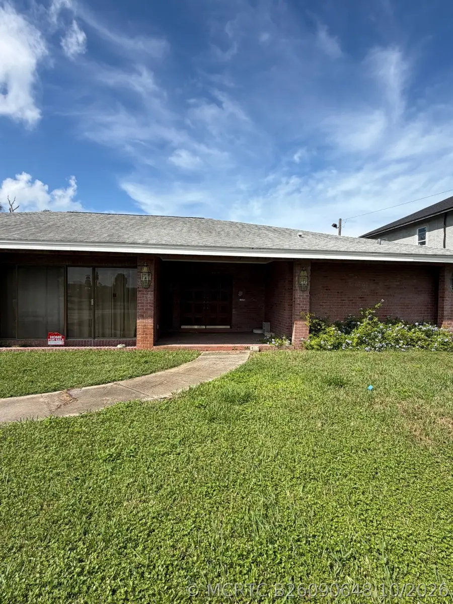 653 Bayshore Drive, Tarpon Springs, FL 34689 - #2
