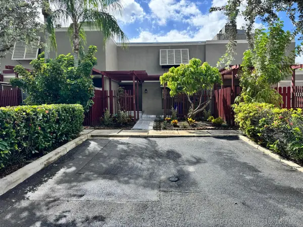 1100 W Fairway Road #1100, Pembroke Pines, FL 33026