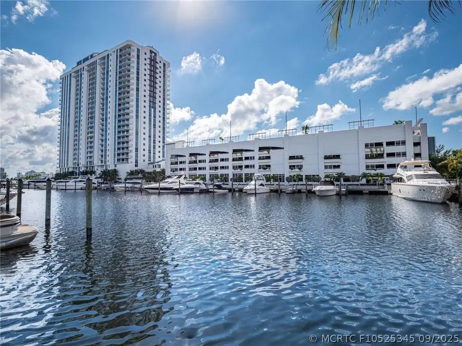17111 Biscayne Boulevard #2105 + 1 BOAT SLIP 100 ft, North Miami Beach, FL 33160 - #3