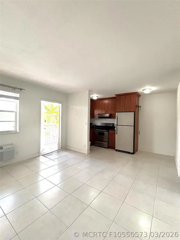 4071 N Dixie Highway #19, Oakland Park, FL 33334