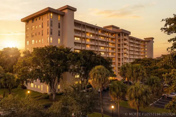 575 Oaks Lane #1002, Pompano Beach, FL 33069