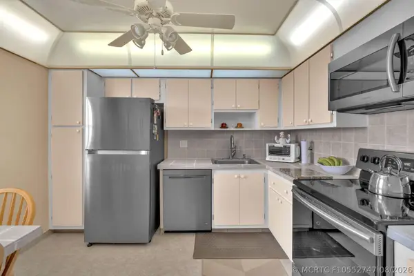 605 Oaks Drive #907, Pompano Beach, FL 33069