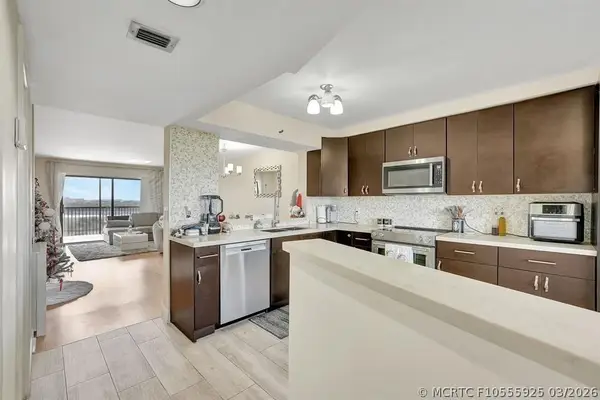 2200 S Cypress Bend Drive #905, Pompano Beach, FL 33069