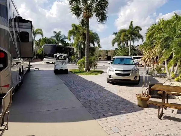 467 NW Sandtrap Lane, Port St Lucie, FL 34986