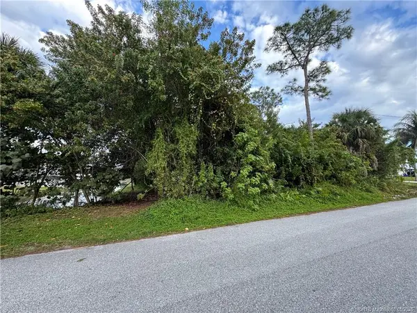 Lot 10,20 1/2 21 SE Pinehaven Avenue, Hobe Sound, FL 33455