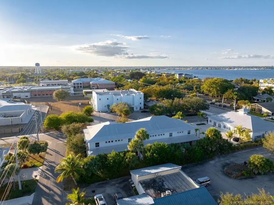 411 SE High School Avenue, Stuart, FL 34994 - Image #2