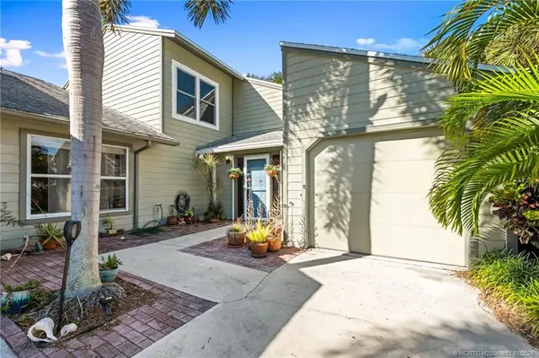 890 NE Sandalwood Place, Jensen Beach, FL 34957