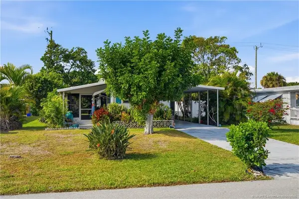 7878 SE Swan Avenue, Hobe Sound, FL 33455