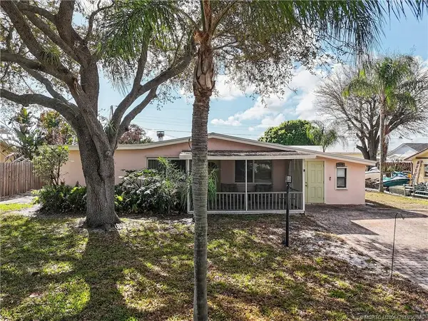 7408 SE Bruce Terrace, Hobe Sound, FL 33455