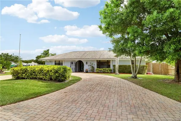 4379 SE Tall Pines Avenue, Stuart, FL 34997