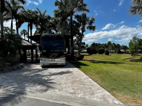 401 NW Chipshot Lane, Port St Lucie, FL 34986