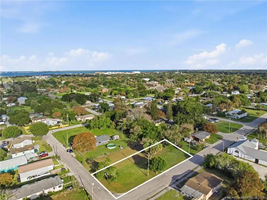 814 N 16th Street, Fort Pierce, FL 34950 - #3