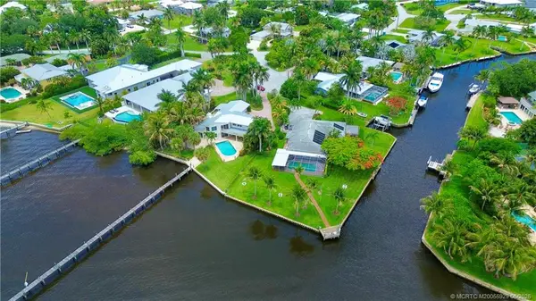 1910 NW Cove Circle, Stuart, FL 34994