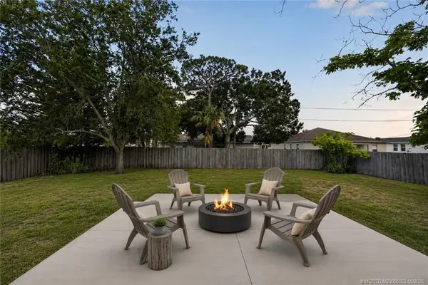 922 SW Haleyberry Avenue, Port St Lucie, FL 34953