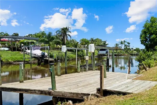 864 SE Degan Drive, Port St Lucie, FL 34983