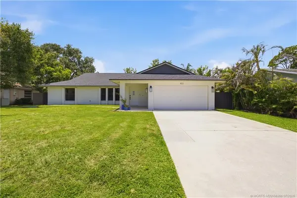 822 SE Cavern Avenue, Port St Lucie, FL 34983