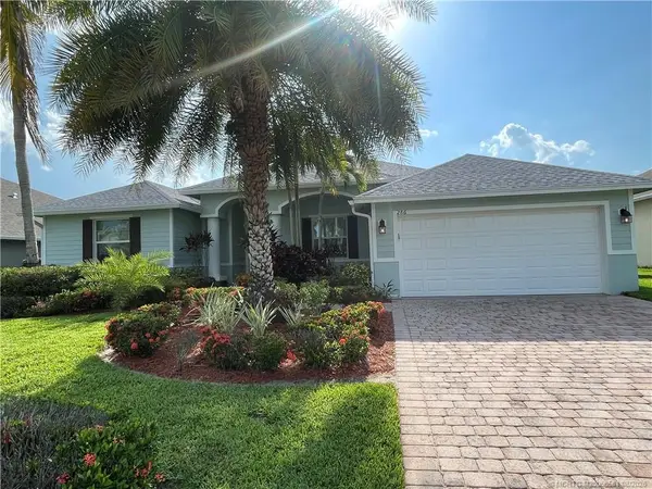 286 SW Vista Lake Drive, Port St Lucie, FL 34953
