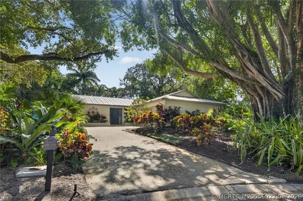 8 Admirals Walk, Sewalls Point, FL 34996