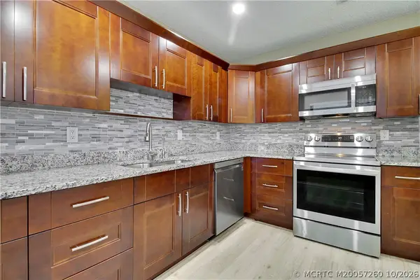 1200 SE Parkview Place Se #F6, Stuart, FL 34994