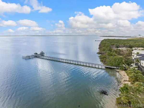 7671 Pelican Pointe Drive, Jensen Beach, FL 34957