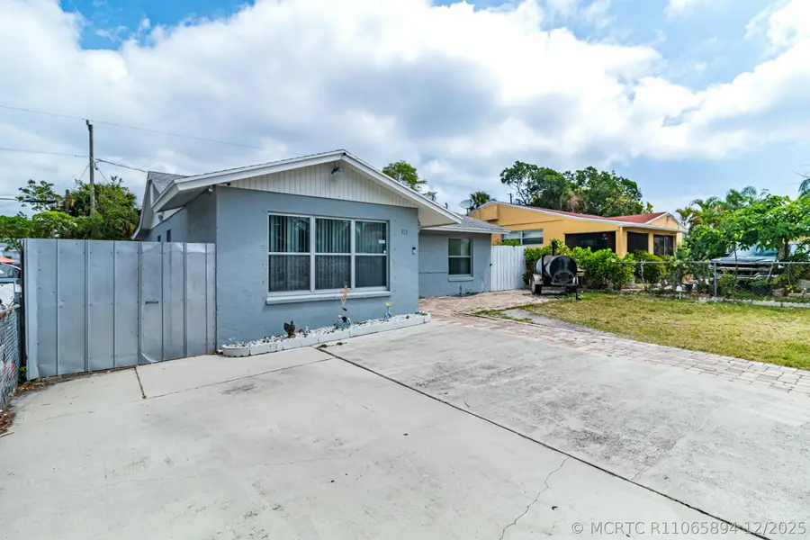 513 El Vedado, West Palm Beach, FL 33405 - #3