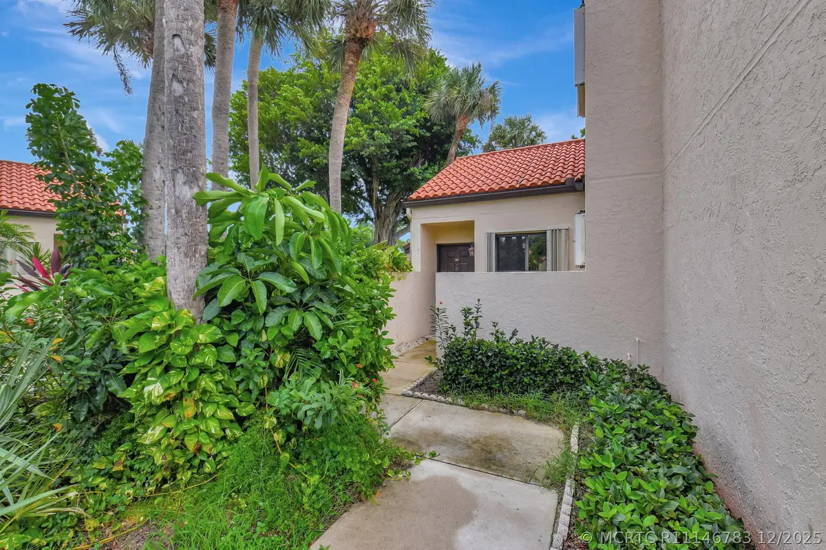 22 Via De Casas Sur #101, Boynton Beach, FL 33426 - #1